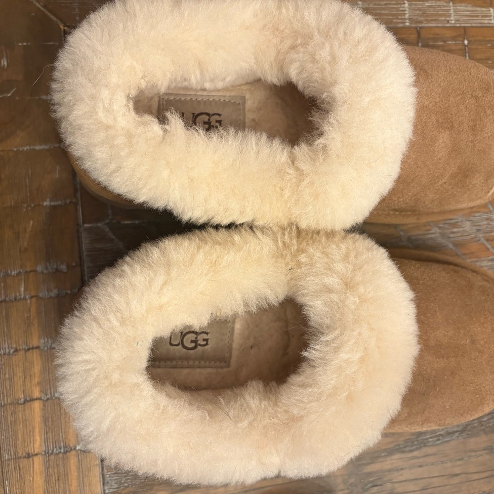 Big girl Ugg Slippers size 6.
